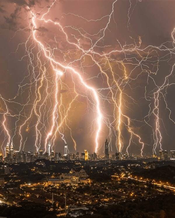 Natures Fury Unleashed: Jaw-Dropping Wild Weather Photography