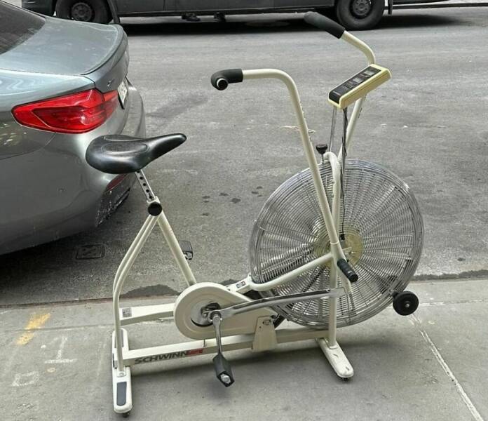 Heartwarming Moments When People Left Surprises For Others