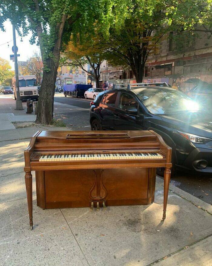 Heartwarming Moments When People Left Surprises For Others