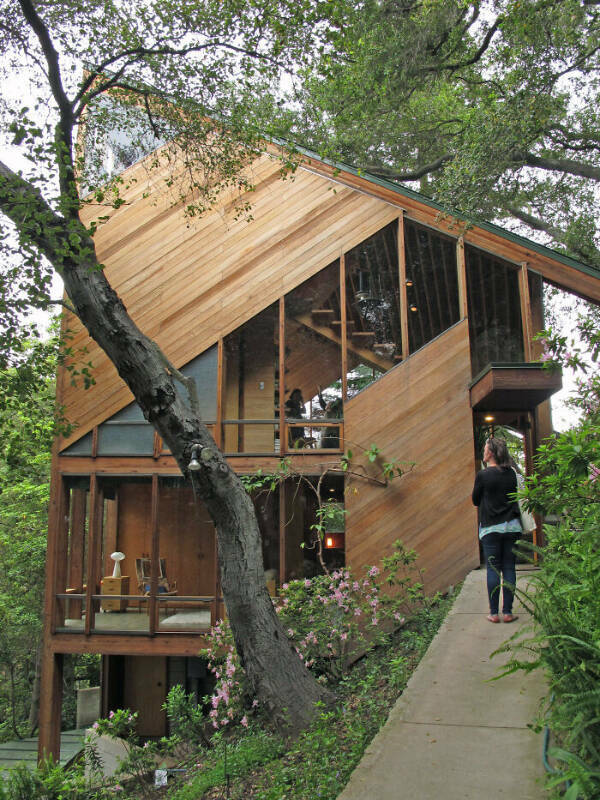 Dreamy Cabin Home Filled With Warmth And Love