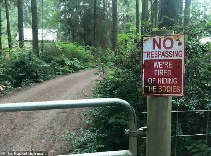 Hilariously Bizarre Signs Spotted In The Wild