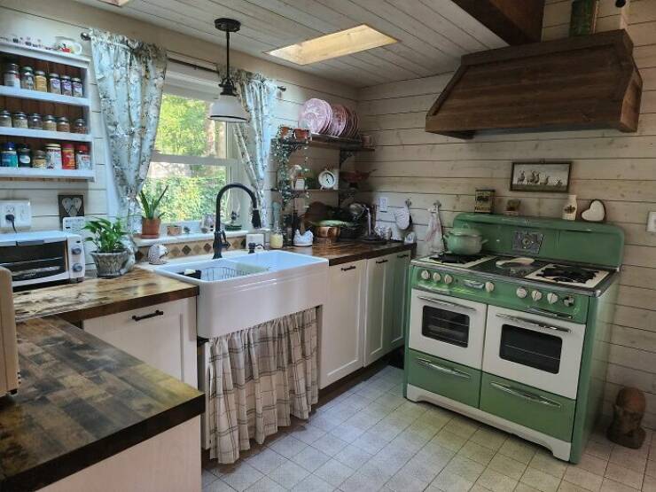 Vintage Kitchens That Outshine Modern Designs