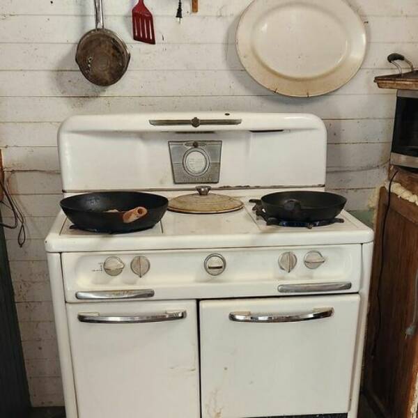 Vintage Kitchens That Outshine Modern Designs