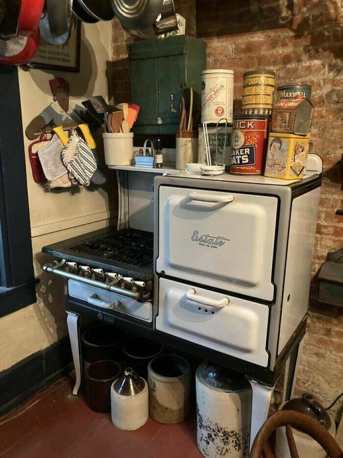 Vintage Kitchens That Outshine Modern Designs