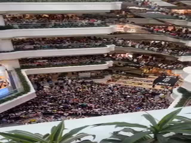 Shopping Center In The Chinese City Of Guangzhou