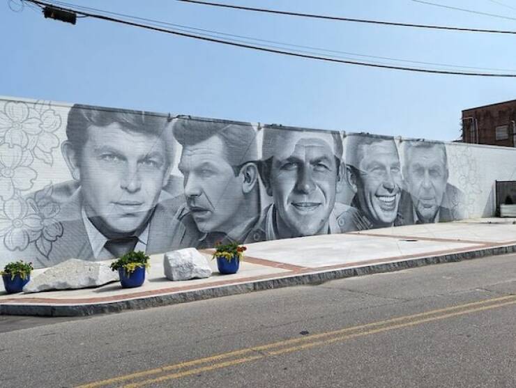 Must-See Roadside Attractions For Your Next Road Trip