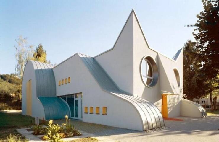 Unique And Bizarre Buildings From Around The World