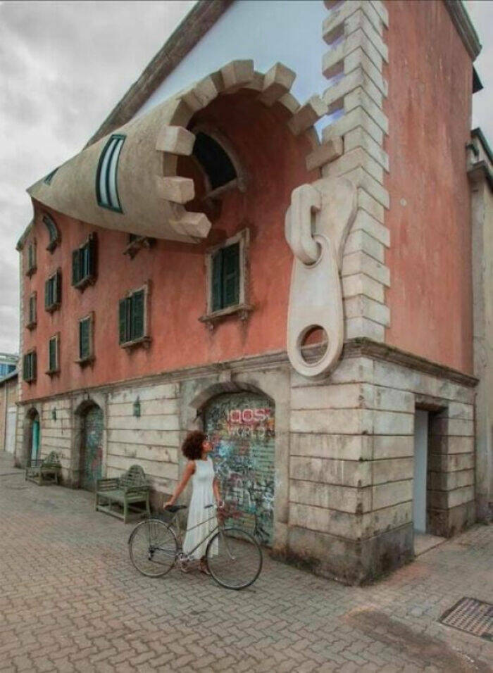 Unique And Bizarre Buildings From Around The World
