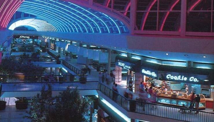 Vintage Mall Photos That Take You Back In Time