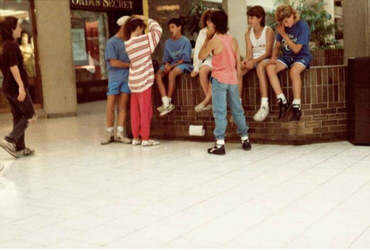 Vintage Mall Photos That Take You Back In Time