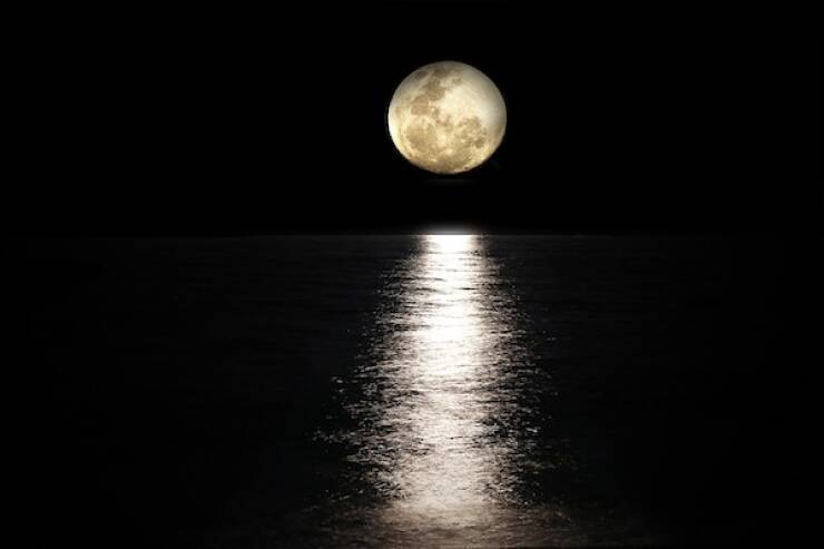 Mind-Blowing Moon Facts That Will Leave You Starstruck