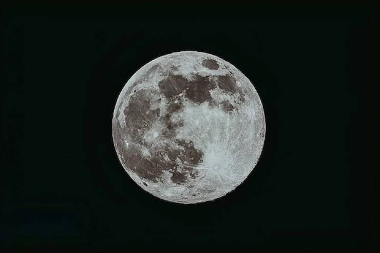 Mind-Blowing Moon Facts That Will Leave You Starstruck