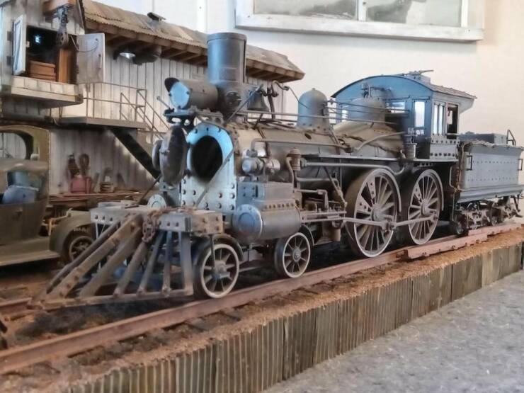 Stunning High-Res Look At A 1930s Model Train Station