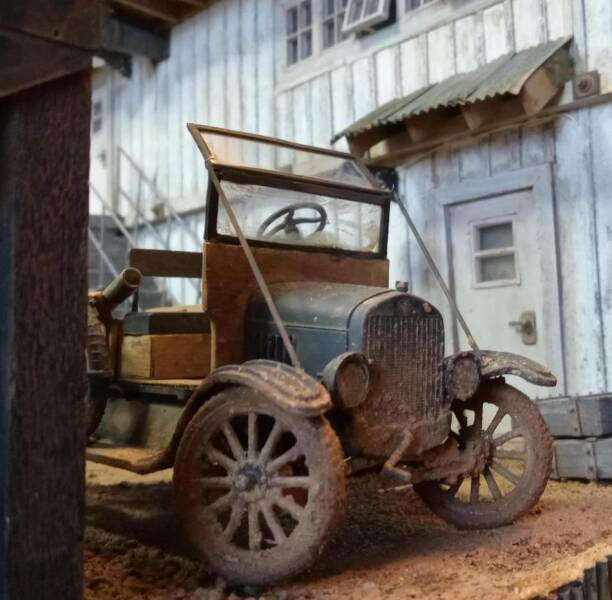 Stunning High-Res Look At A 1930s Model Train Station