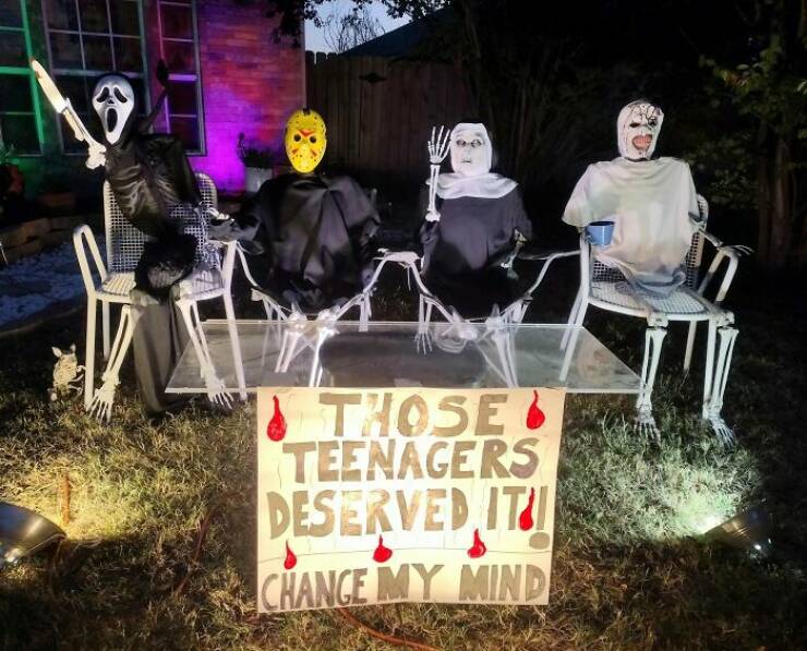 Epic Halloween Yard Displays That Took Spooky To The Next Level