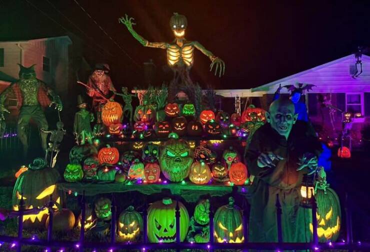 Epic Halloween Yard Displays That Took Spooky To The Next Level