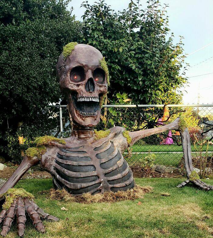 Epic Halloween Yard Displays That Took Spooky To The Next Level