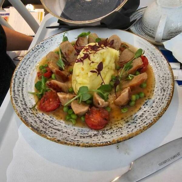 Fascinating Hospital Food Pics From ‘Rate My Hospital Plate’