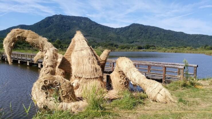 Stunning Straw Sculptures Of The Wara Art Festival