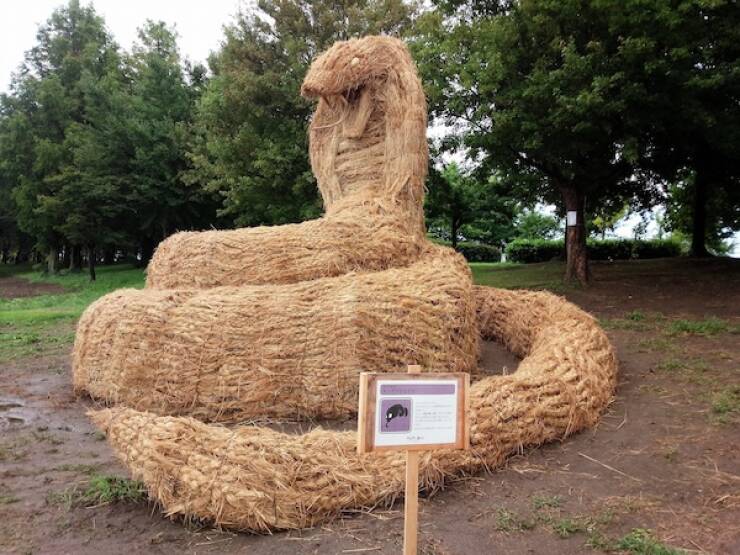 Stunning Straw Sculptures Of The Wara Art Festival