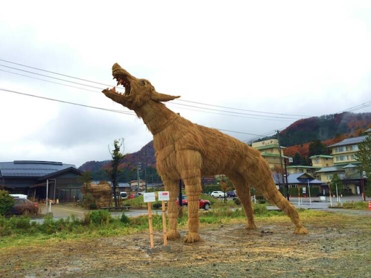 Stunning Straw Sculptures Of The Wara Art Festival