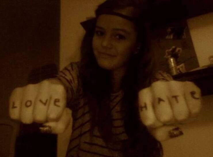 Cringe-Worthy Photos From The Past That People Wish They Could Forget Cringe-Worthy Photos From The Past That People Wish They Could Forget