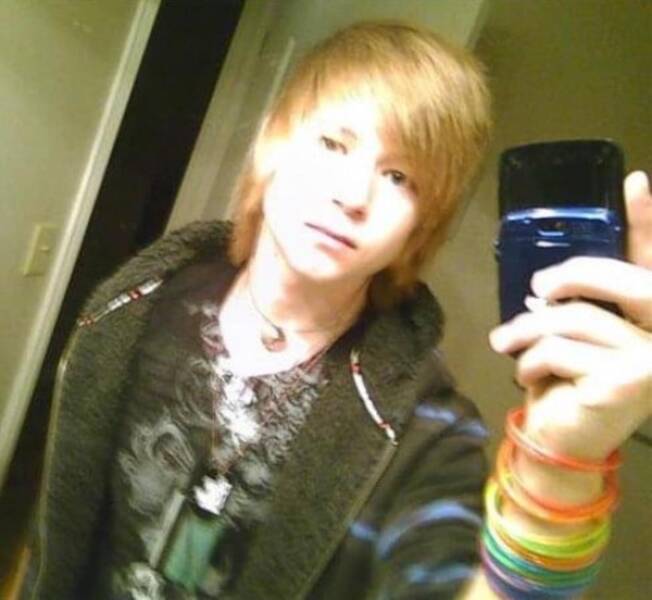 Cringe-Worthy Photos From The Past That People Wish They Could Forget Cringe-Worthy Photos From The Past That People Wish They Could Forget