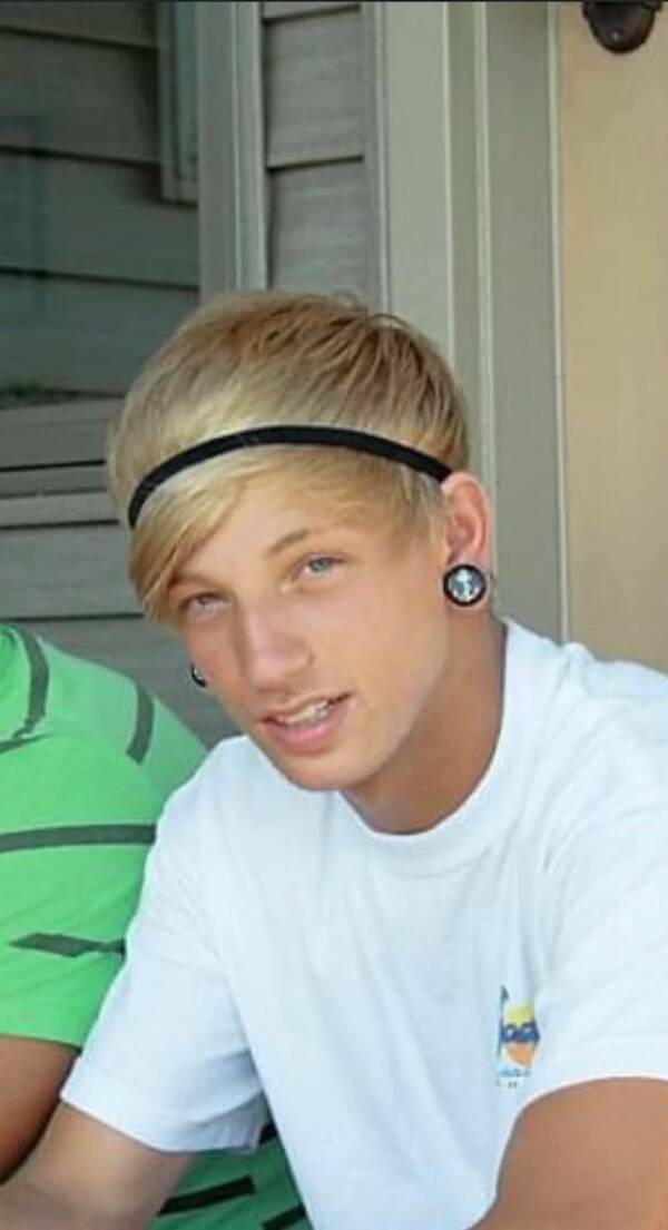 Cringe-Worthy Photos From The Past That People Wish They Could Forget Cringe-Worthy Photos From The Past That People Wish They Could Forget