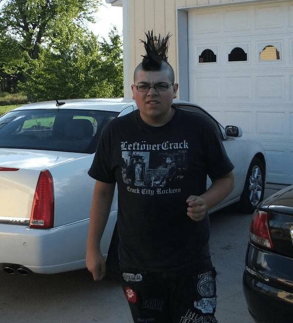 Cringe-Worthy Photos From The Past That People Wish They Could Forget Cringe-Worthy Photos From The Past That People Wish They Could Forget