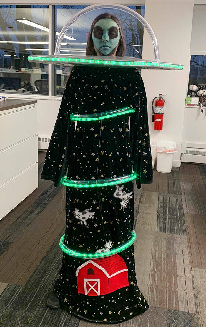 Epic Halloween Costumes That Totally Won The Night (48 PICS)(00)