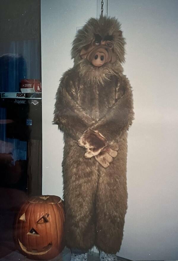 Old-School Halloween Style That’s Both Spooky And Cool