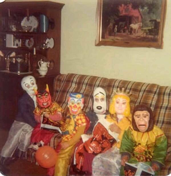 Old-School Halloween Style That’s Both Spooky And Cool