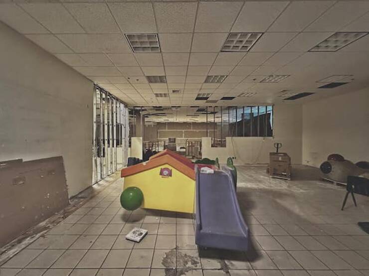 Haunting Photos Of Abandoned Malls Frozen In Time