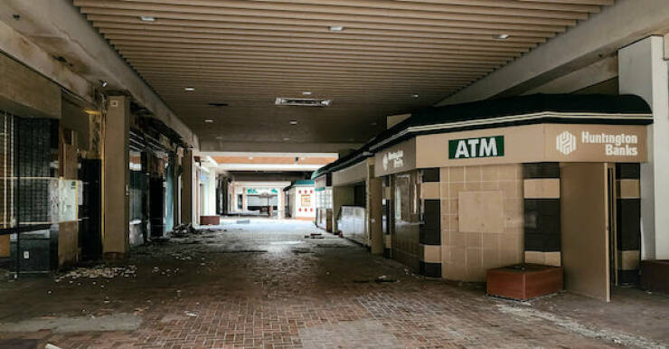 Haunting Photos Of Abandoned Malls Frozen In Time