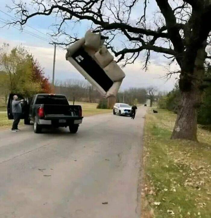 Unhinged Photos You Can’t Help But Find Hilarious Unhinged Photos You Can’t Help But Find Hilarious