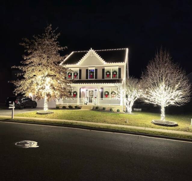 Dazzling Holiday Lights To Brighten Your Spirits