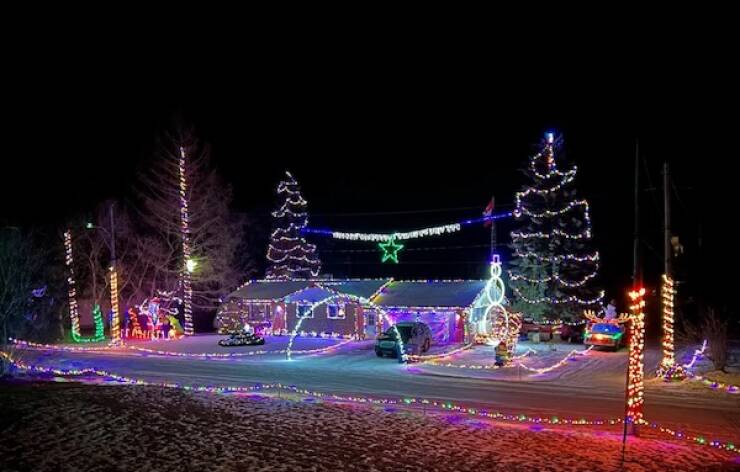 Dazzling Holiday Lights To Brighten Your Spirits