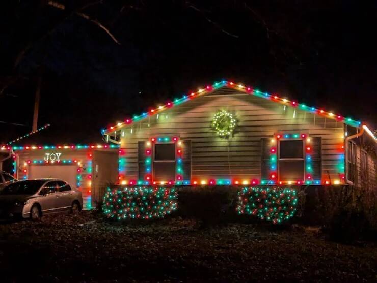 Dazzling Holiday Lights To Brighten Your Spirits