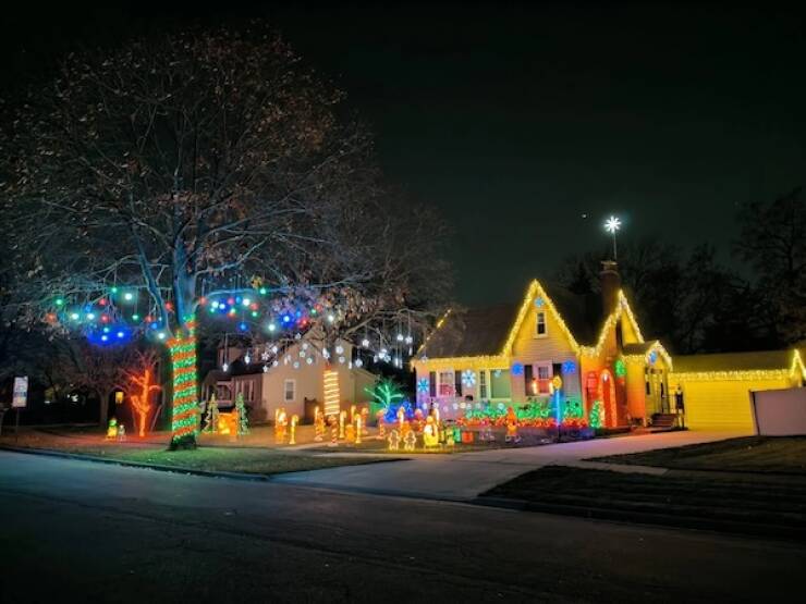 Dazzling Holiday Lights To Brighten Your Spirits