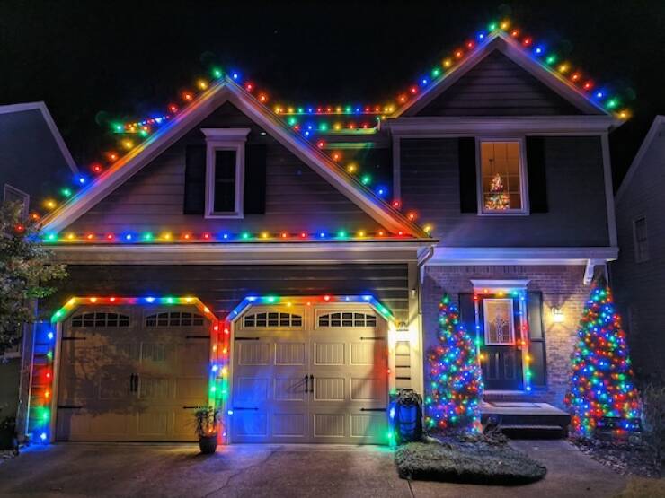 Dazzling Holiday Lights To Brighten Your Spirits