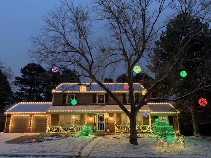 Dazzling Holiday Lights To Brighten Your Spirits