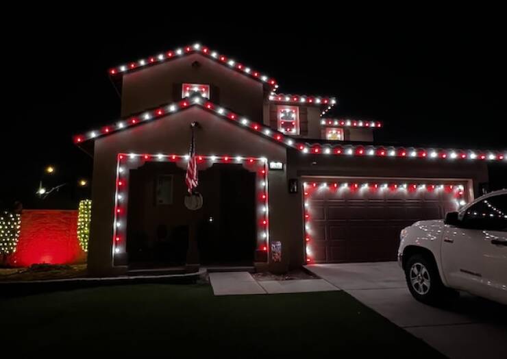 Dazzling Holiday Lights To Brighten Your Spirits