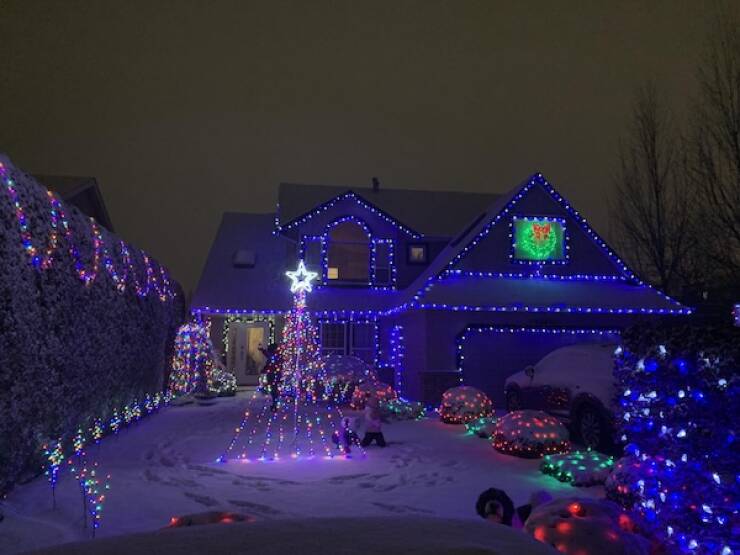 Dazzling Holiday Lights To Brighten Your Spirits