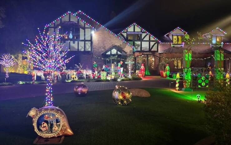 Dazzling Holiday Lights To Brighten Your Spirits