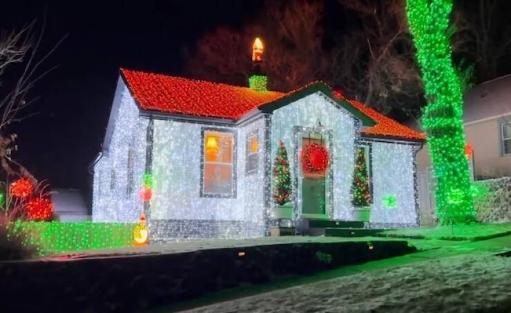 Dazzling Holiday Lights To Brighten Your Spirits