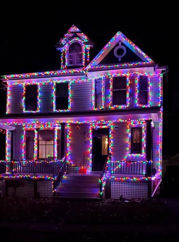 Dazzling Holiday Lights To Brighten Your Spirits