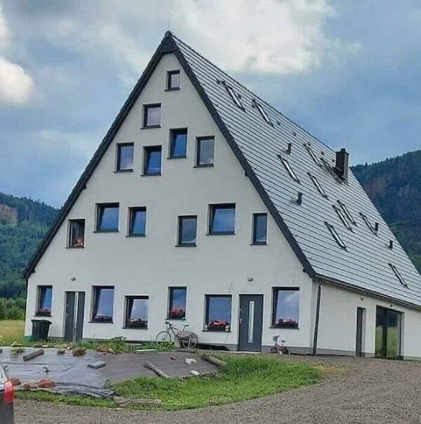 Hilarious Construction Fails That Defy Logic