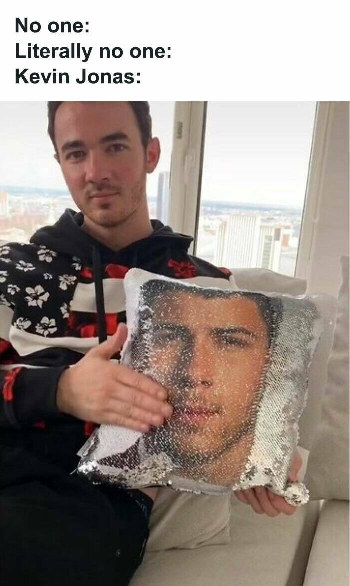 Chaotic 2000s Pop Culture Moments We’ll Never Forget