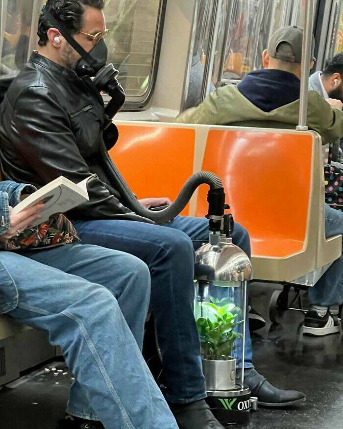 Weird And Funny Subway Passenger Pics