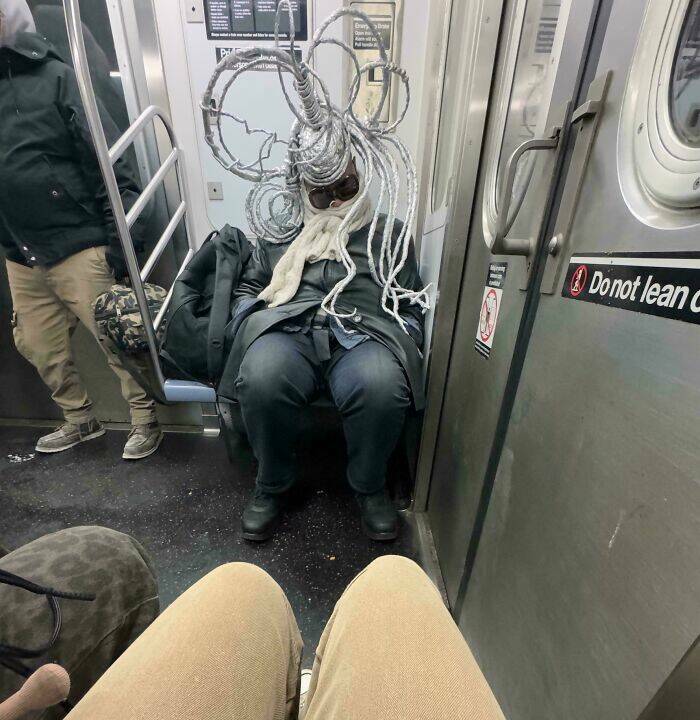 Weird And Funny Subway Passenger Pics